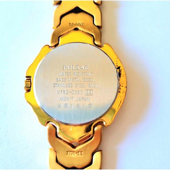 Vintage Pulsar Seiko Gold Watch: Japan-Made Excellence with Precision Quartz - Picture 6 of 9